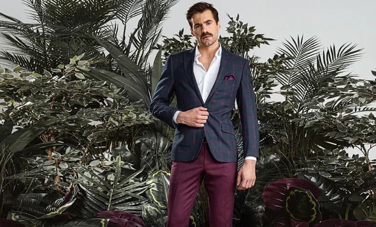 Bordowe spodnie: Jaka koszula? Inspiracje i porady stylizacyjne